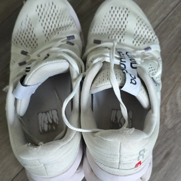 On Running Women's Sneakers in Off-White with Light Purple Accents - Picture 5 of 9